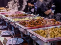 Buffet com pratos da gastronomia germânica na Fenarreco em Brusque
