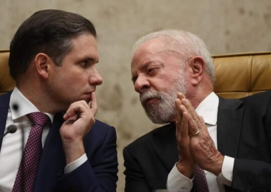 Hugo Motta e o presidente Luiz Inácio Lula da Silva