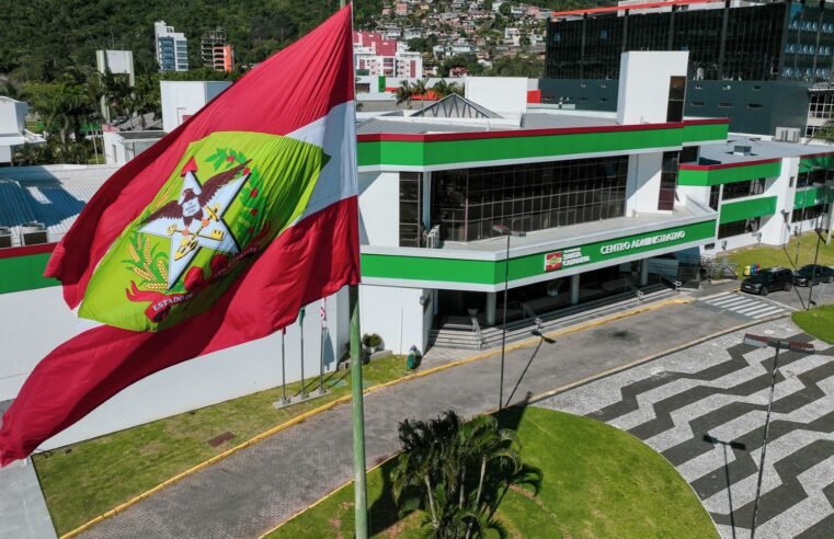 Auxílio-alimentação passa a compor 13º e férias de 105 mil servidores de SC