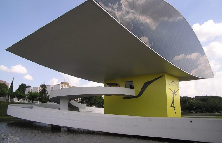 Bienal de Curitiba reúne mais de 300 artistas de 38 países até 15 de novembro