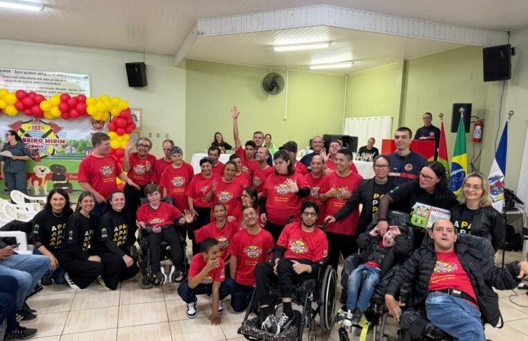 Bombeiro Mirim: 45 alunos da Apae de Orleans se formam na 1ª turma adaptada