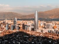 Vista de Santiago, capital do Chile, onde a economia do país registra queda do PIB e alta do desemprego