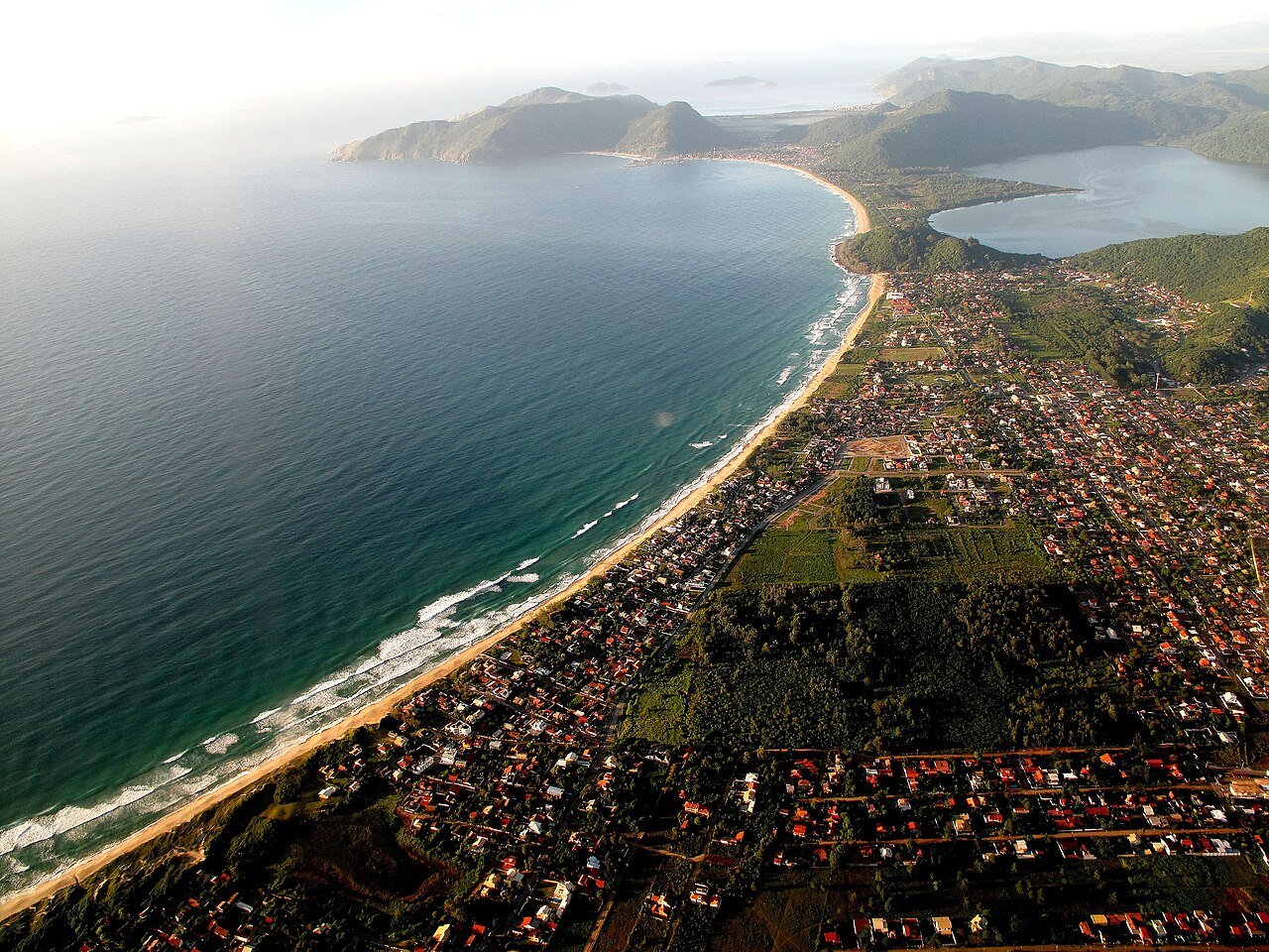 Como saber se a praia está própria para banho em SC: guia do IMA
