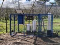 Gerador de solo do Sistema Antigranizo instalado em pomar de Santa Catarina