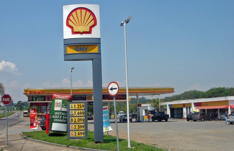 Governo prorroga isenção de tributos na gasolina por mais 30 dias