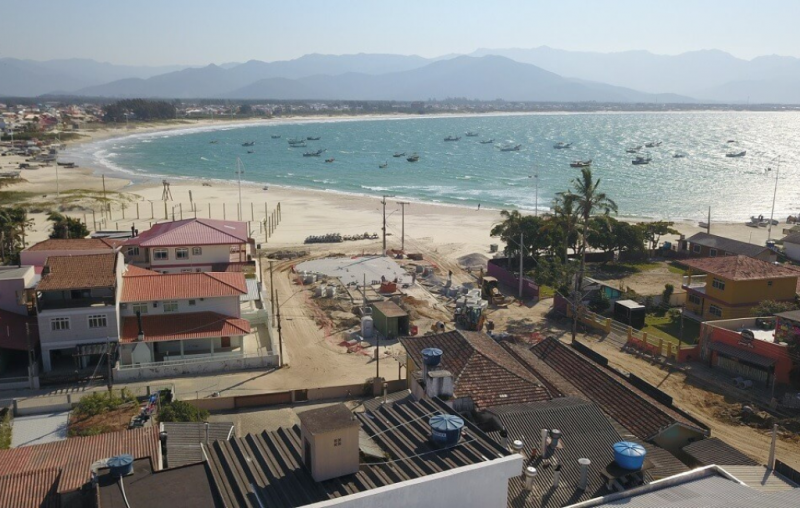 Praia da Pinheira ganha nova estrutura para o verão, em Palhoça
