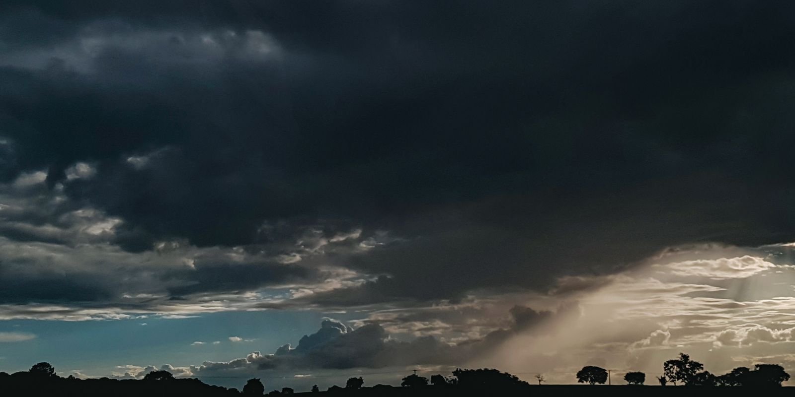Inmet alerta para tempestades na faixa leste e em todo o Sul