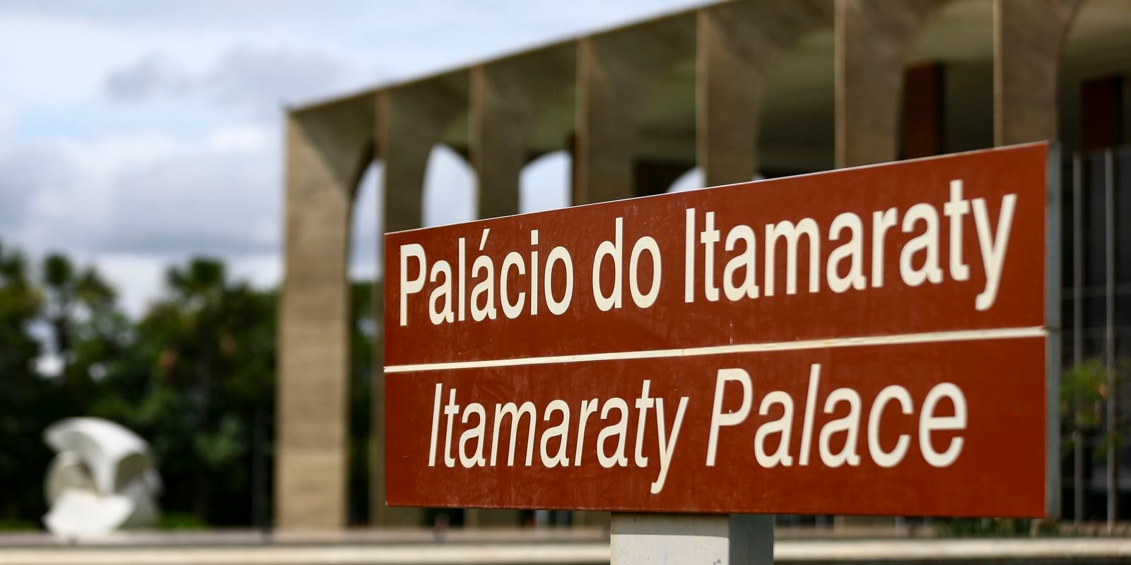 Itamaraty rebate Milei e fala em tentativa de ingerência na eleição