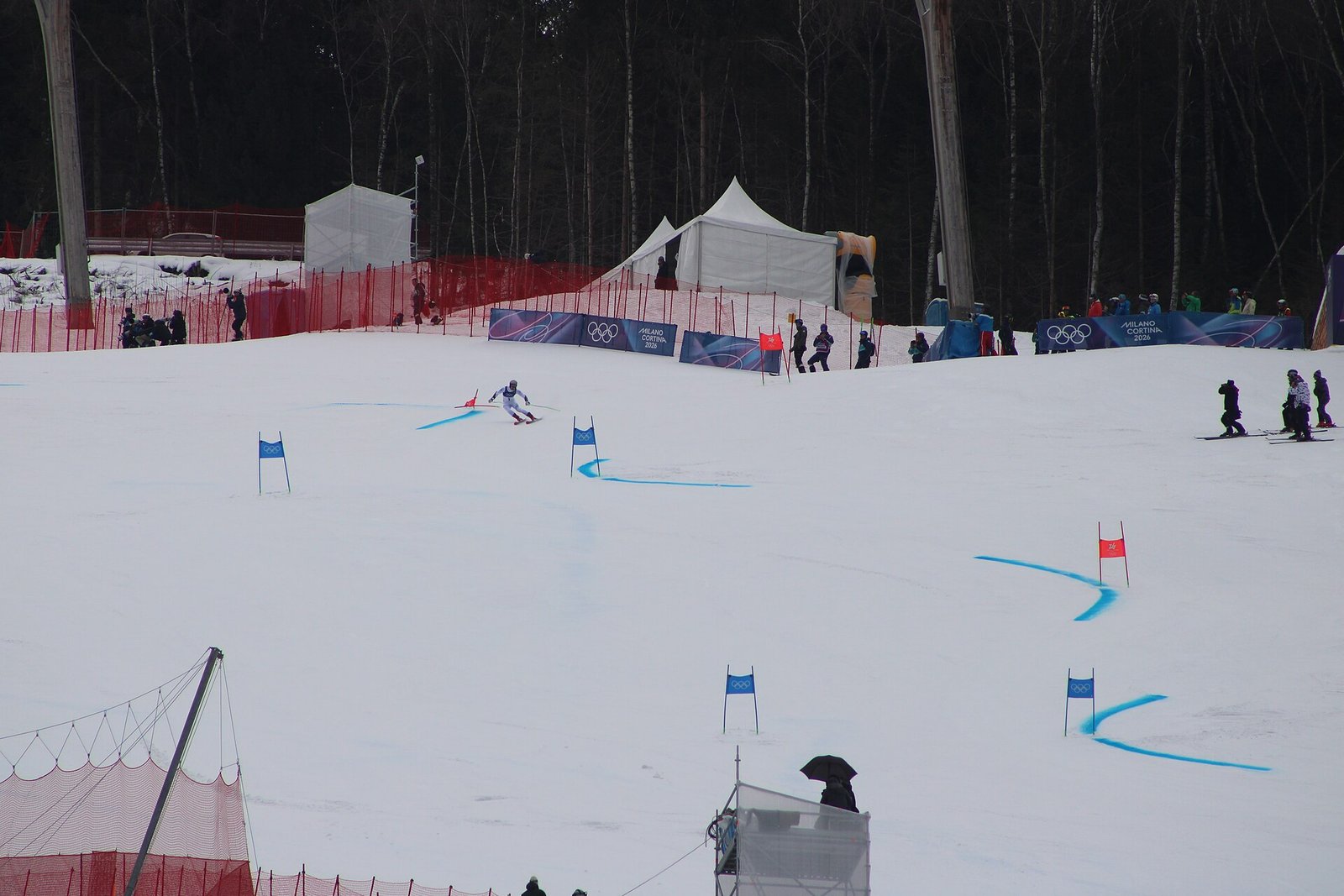 Lucas Pinheiro Braathen vence slalom gigante e abre temporada