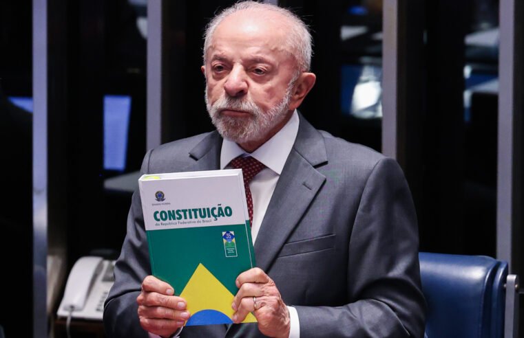 Lula faz campanha em Minas Gerais e celebra promulgação do fim da escala 6×1
