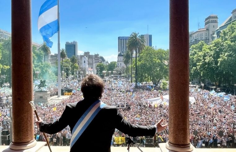 Argentina: Milei lança plano de demissão voluntária para 21 mil servidores