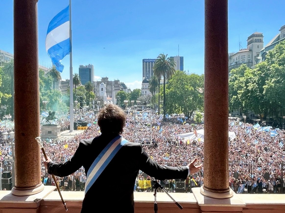 Argentina: Milei lança plano de demissão voluntária para 21 mil servidores