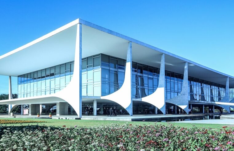 Governo libera R$ 5,2 bilhões para BPC e remédios do SUS