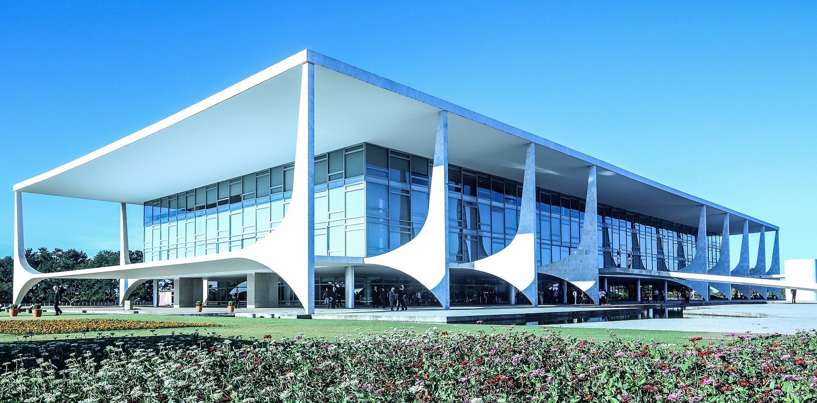Governo libera R$ 5,2 bilhões para BPC e remédios do SUS