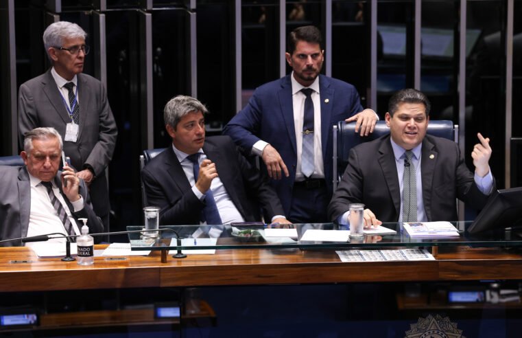 Alcolumbre tira PEC da Segurança Pública da pauta do Senado para buscar acordo sobre emendas