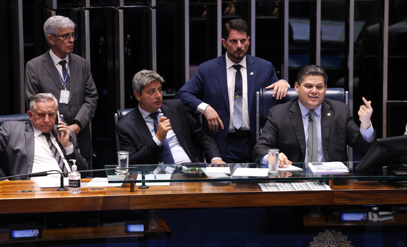 Alcolumbre tira PEC da Segurança Pública da pauta do Senado para buscar acordo sobre emendas