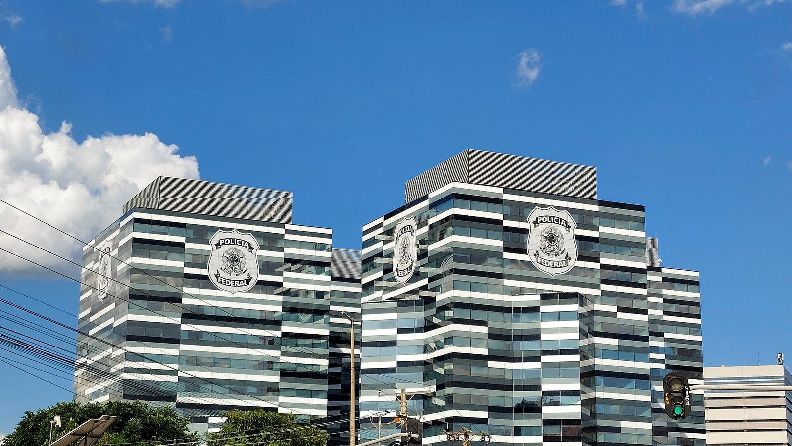 PF faz operação contra fraude em concurso da UFRJ com 13 mandados