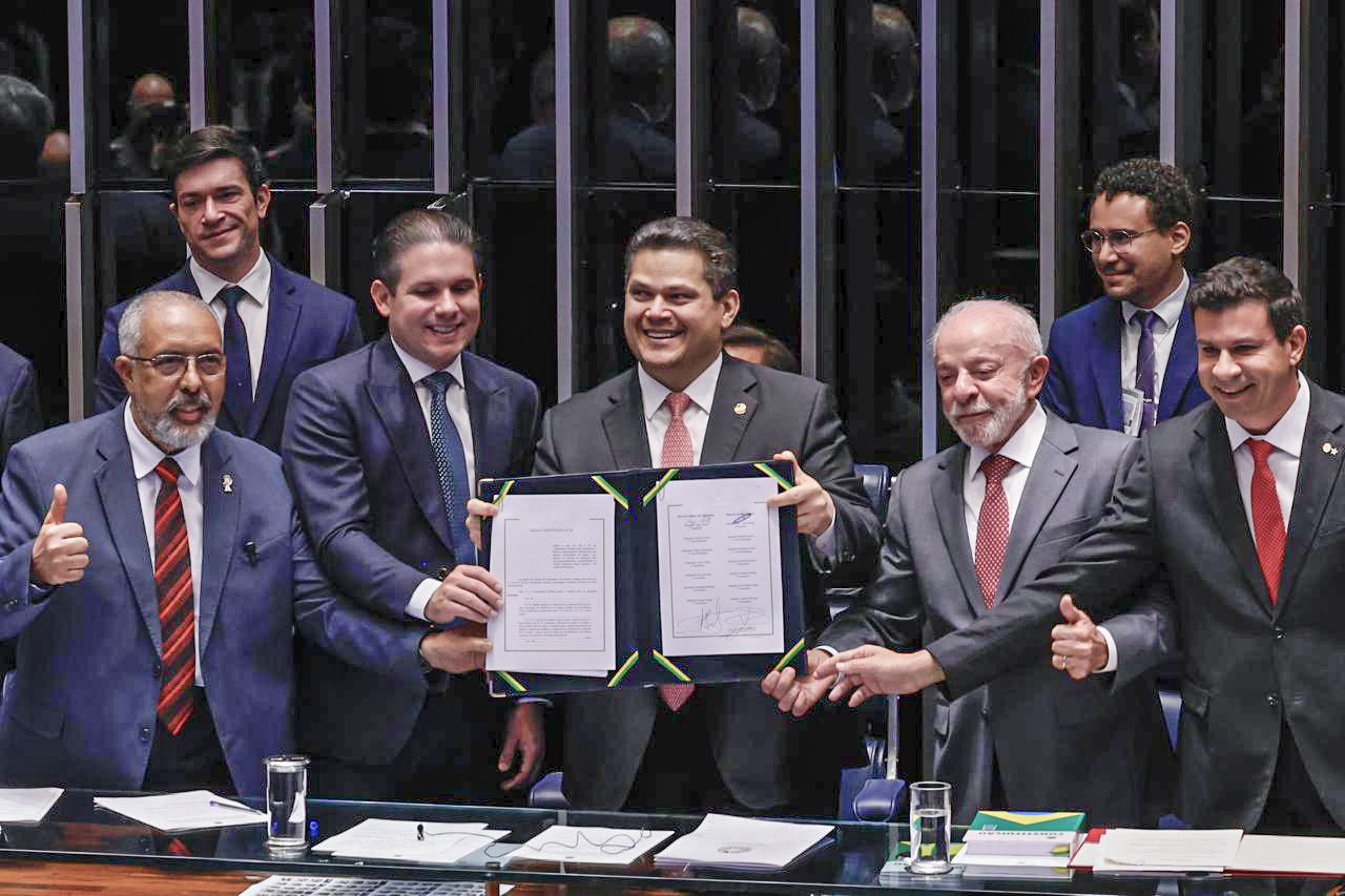 Fim da escala 6×1 é promulgado: nova jornada começa a valer em 15 de dezembro