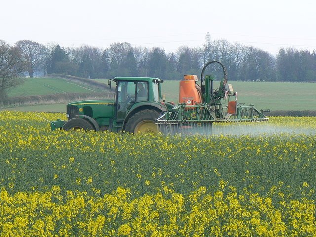 Brasil é o 2º maior importador de pesticidas proibidos na União Europeia, aponta Oxfam