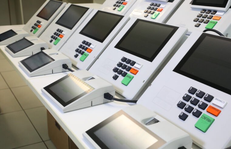 Flávio Bolsonaro tem 69,42% dos votos válidos em SC no 2º turno