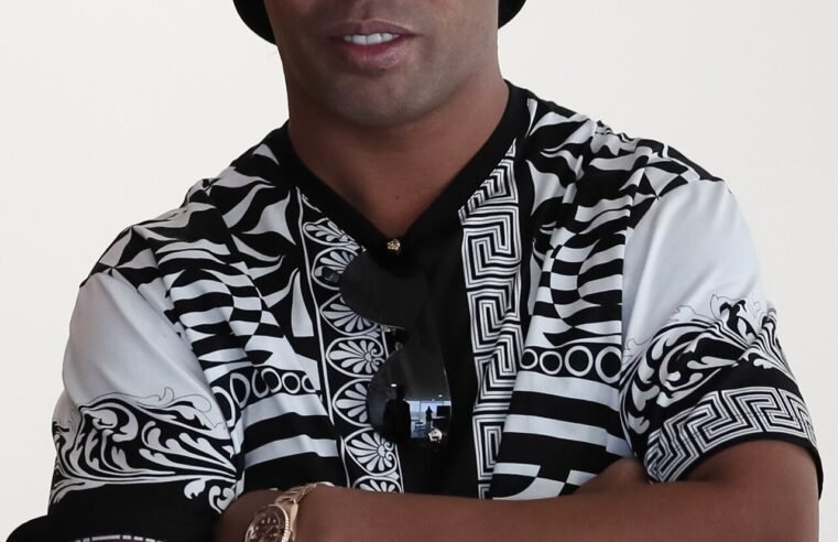 Ronaldinho Gaúcho anuncia volta aos gramados pelo Ravenna