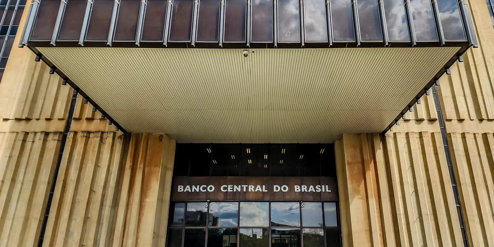 Selic a 13,75% ao ano: como a taxa afeta crédito e dívidas