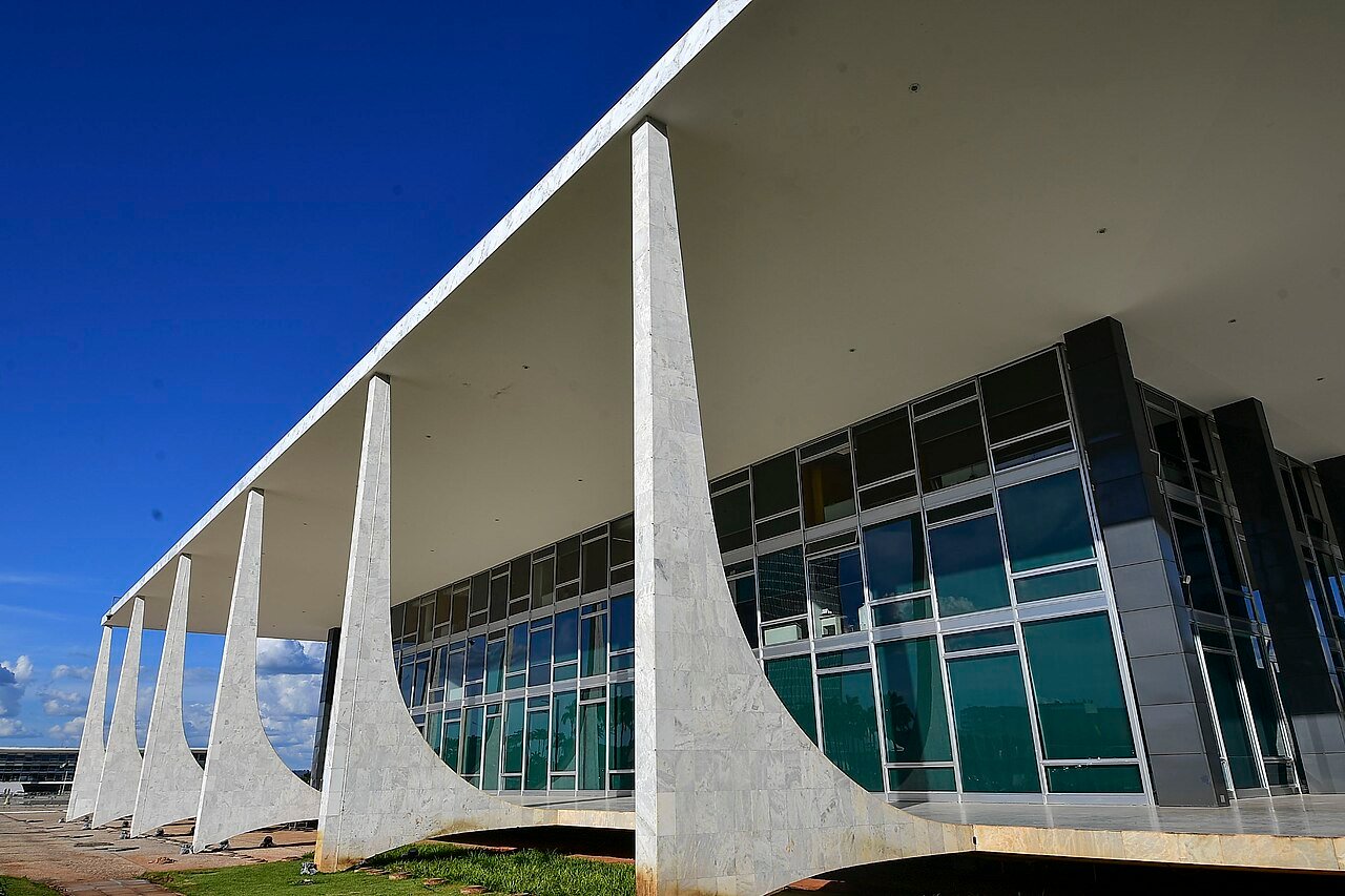 STF prorroga votação do 2º turno até as 19h; TSE pausa a totalização