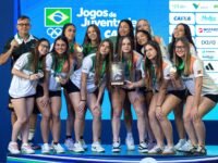 Equipe feminina de vôlei de Santa Catarina comemora o ouro nos Jogos da Juventude